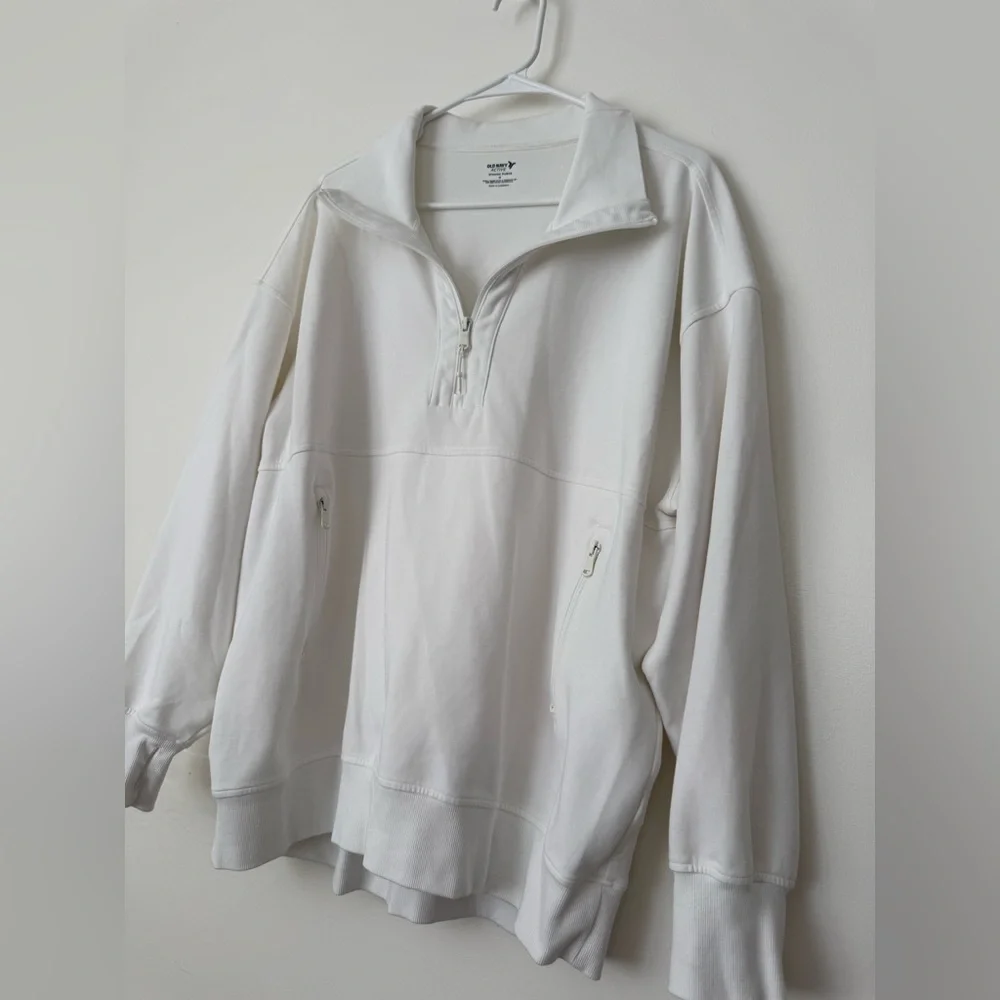 Old Navy Women's White Quarter-Zip Sweatshirt - Picture 3 of 4
